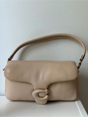 Coach Pillow Tabby Cream 26